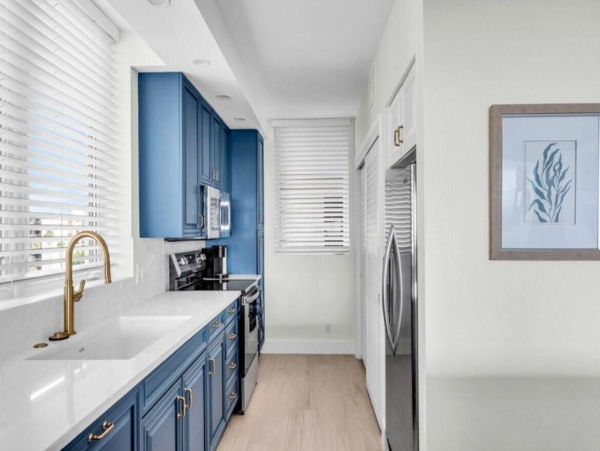 Beachfront Longboat Key Vacation Condo with Tennis Courts